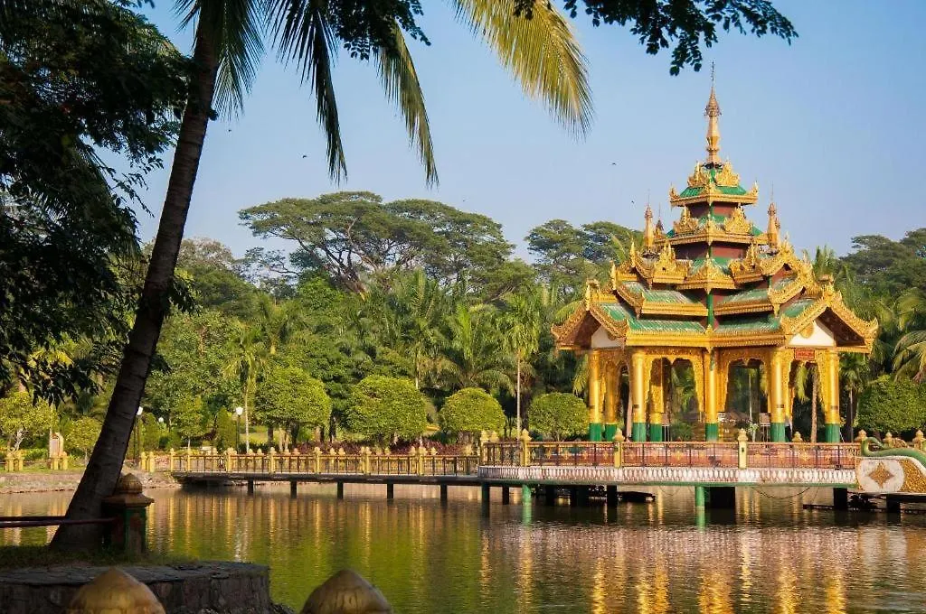Royal Khattar Hotel Yangon 3*,