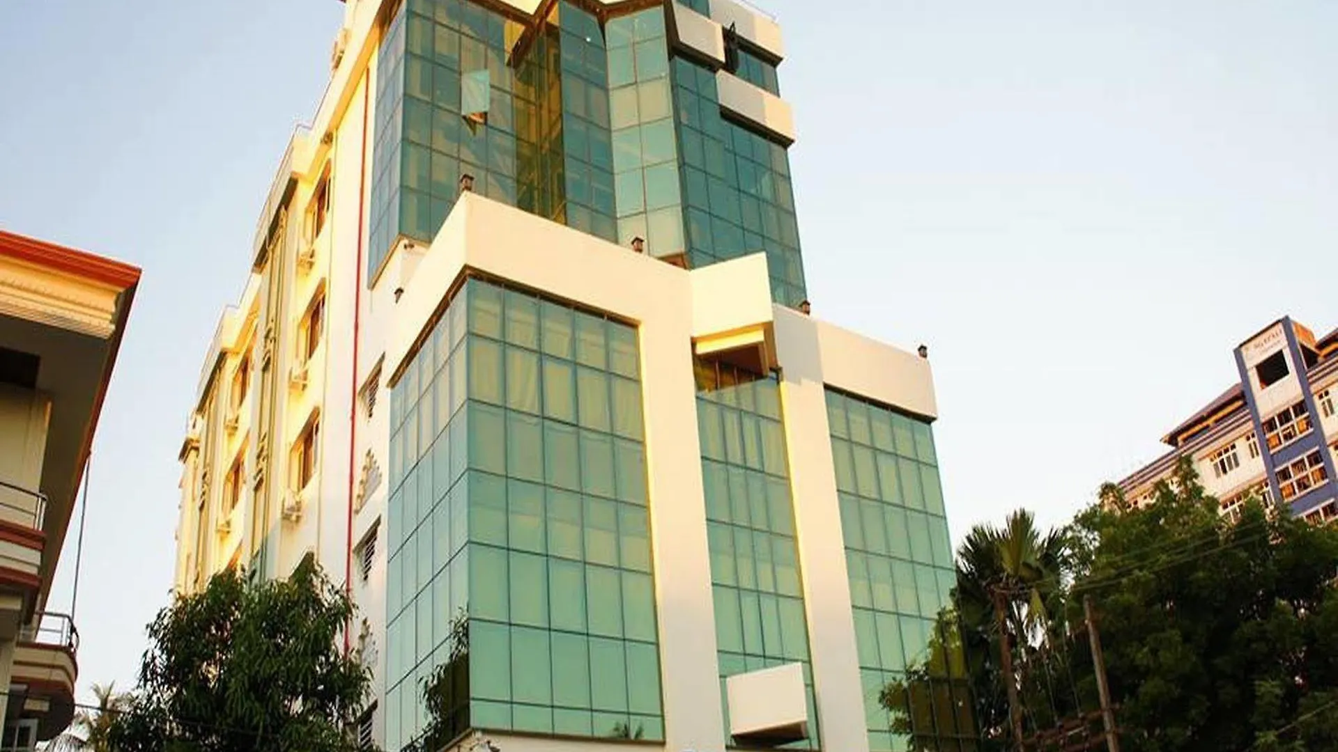 Royal Khattar Hotel contacts